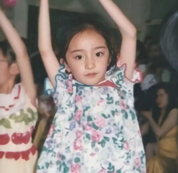 赵薇|赵薇十年前拍的拉芳广告，有谁注意到边上女配？如今已火遍全网