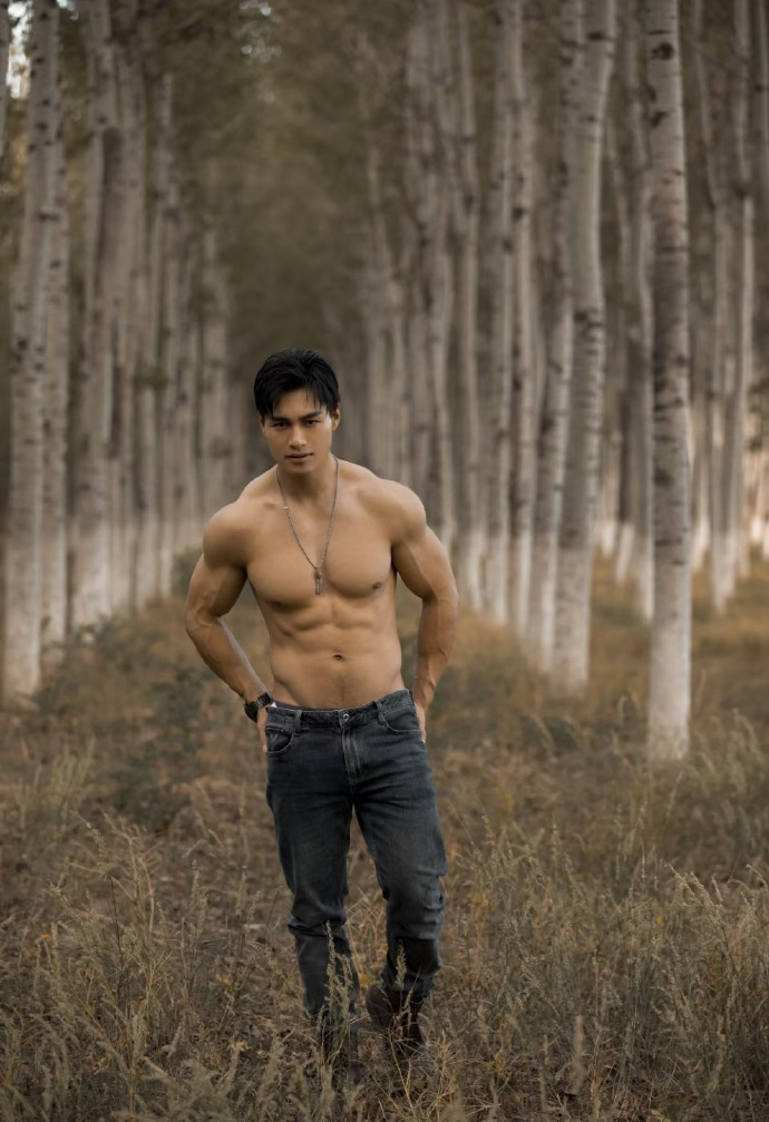 健身圈一哥|北电走出来的肌肉型男，拒绝“娘炮”，练就一身腱子肉！