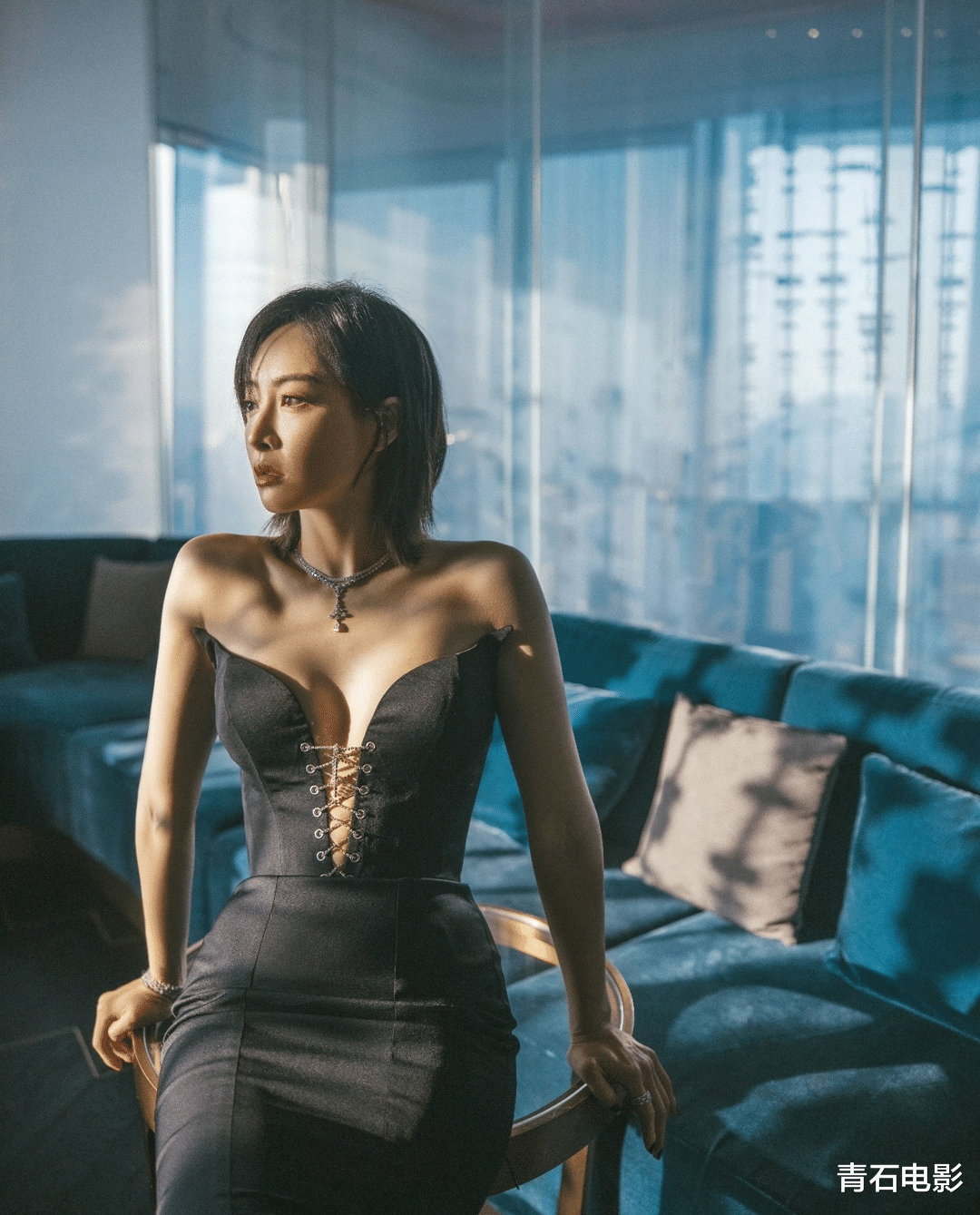 毛晓彤|2021红毯吸睛的12位女星，一个比一个性感，毛晓彤堪称纯欲天花板