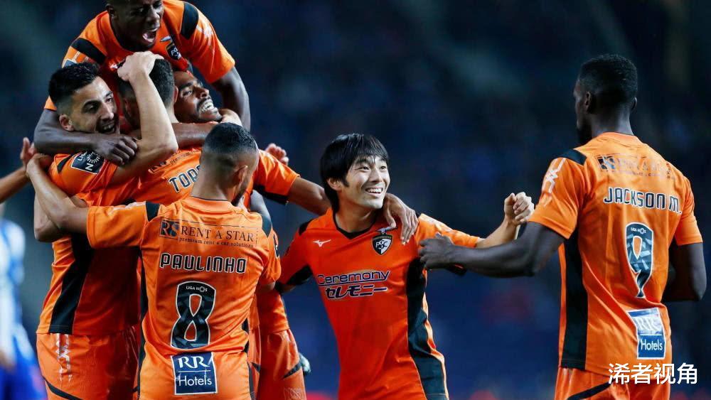 中超|凌晨0点！中国足球传来坏消息：中超恐遭重创，日韩足球成赢家