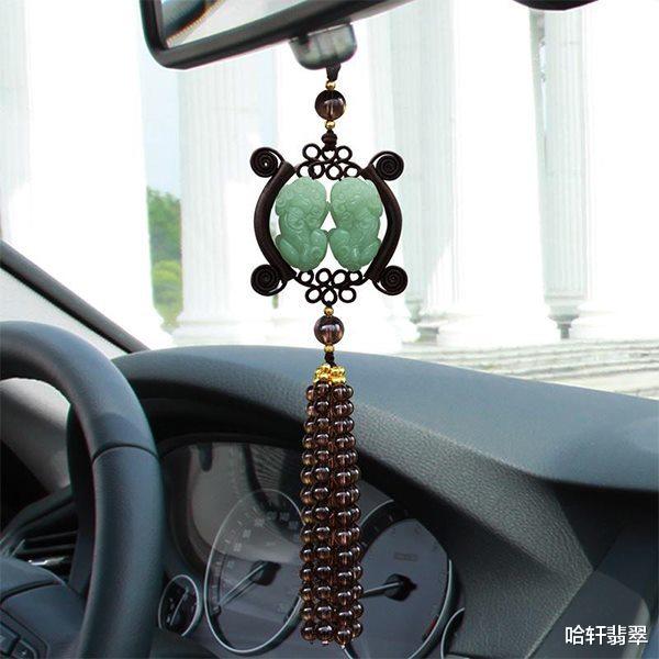 翡翠手镯|翡翠车挂要怎么选？有哪些好风水的题材呢？