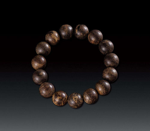 沉香|941红木家具： 楠木、黄花梨、紫檀、沉香，你会选择哪种手串把玩？