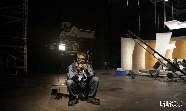 吴孟达|吴孟达离世，现任妻子陷入悲痛，小儿子吴伟仑现身见最后一面