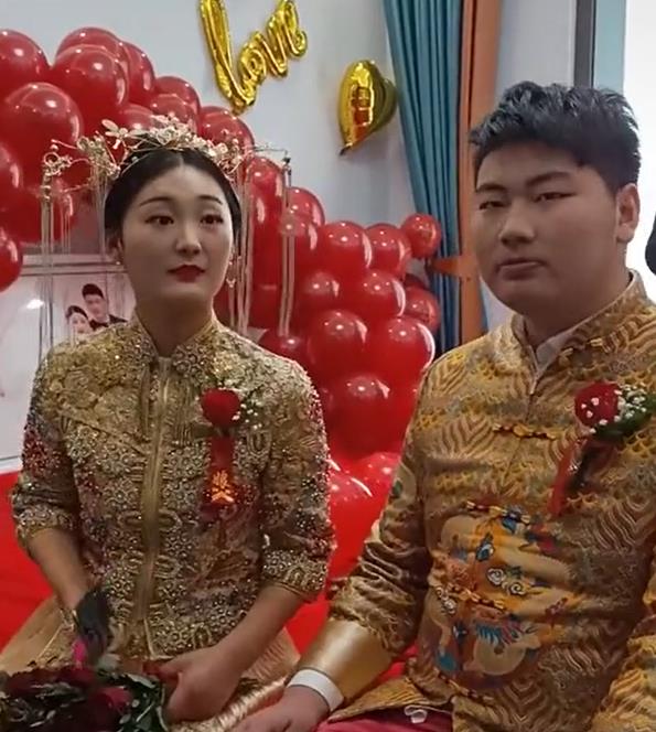 徐丰溪|分居事件大结局?大衣哥为儿子征婚,陈亚男携全家直播当网红!