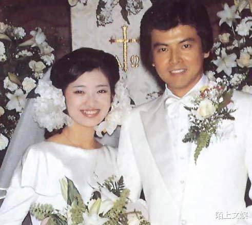 三浦友和|41年前，红极一时的山口百惠嫁给三浦友和，咧嘴笑露出一口小虎牙