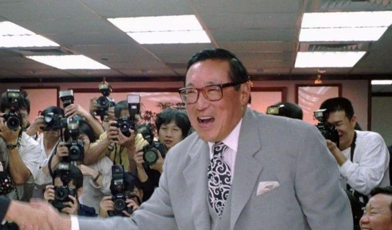 杨紫琼|何莉莉：隐忍43年熬死风流丈夫，独揽70亿家产，秘诀：坚决不离婚