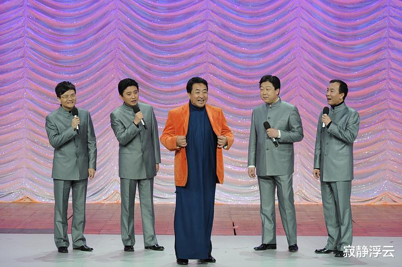 郭德纲|姜、郭谁会被大众称赞？德云社被主流媒体力挺，郭德纲5字大气回应