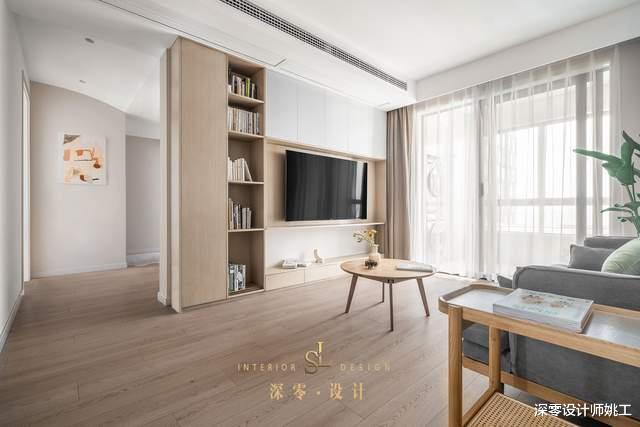 深零设计师姚工|105㎡不复杂,靠原木色装出家的温馨舒适,住这对小夫妻刚刚好