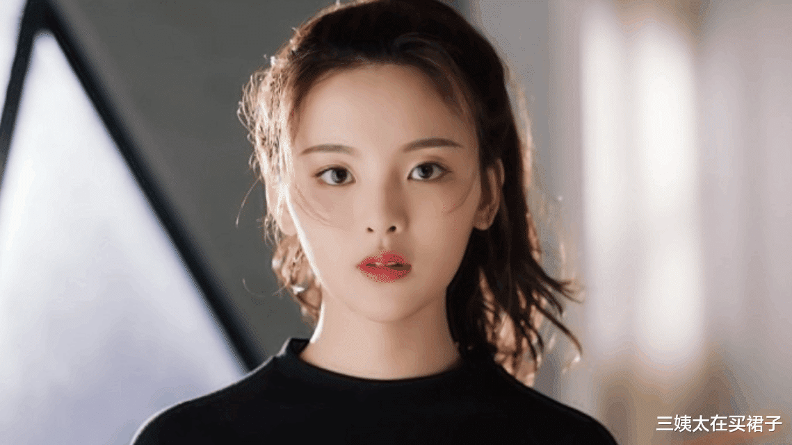 张柏芝|这年头，蓝盈莹狼性式明抢都不讨喜，杨超越废物式的暗夺才够聪明