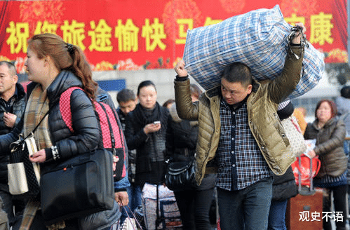 “返乡潮”早早到来,农民工不挣钱纷纷抢票回家,4个原因很心酸