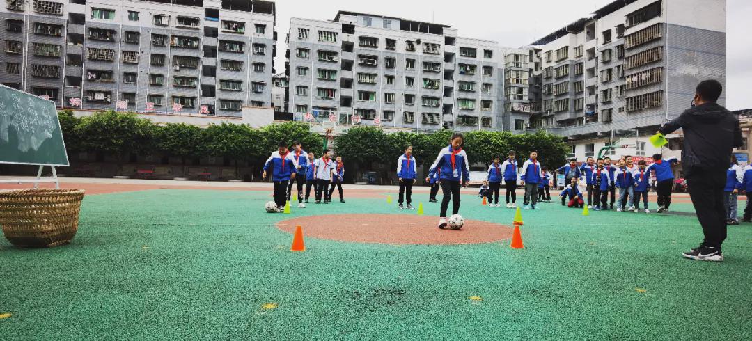 旺旺屋 南部东方国际学校艺体信组教研活动