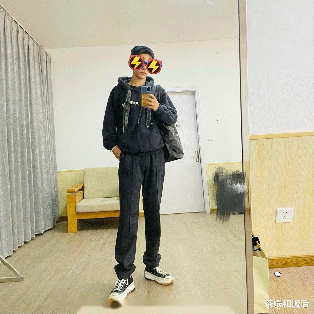 肖战|不是任何人都能“消化”肖战的流量，白嫖翻车，被官媒点名不冤！