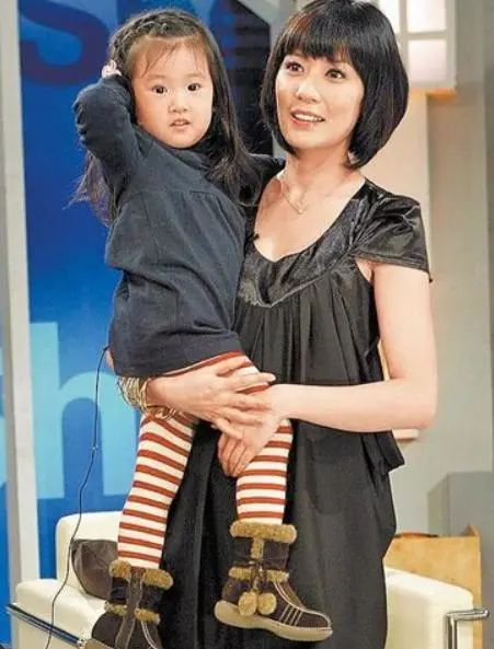 贾静雯|梧桐妹16岁了，与继母同框庆生，亲妈贾静雯隔空送祝福