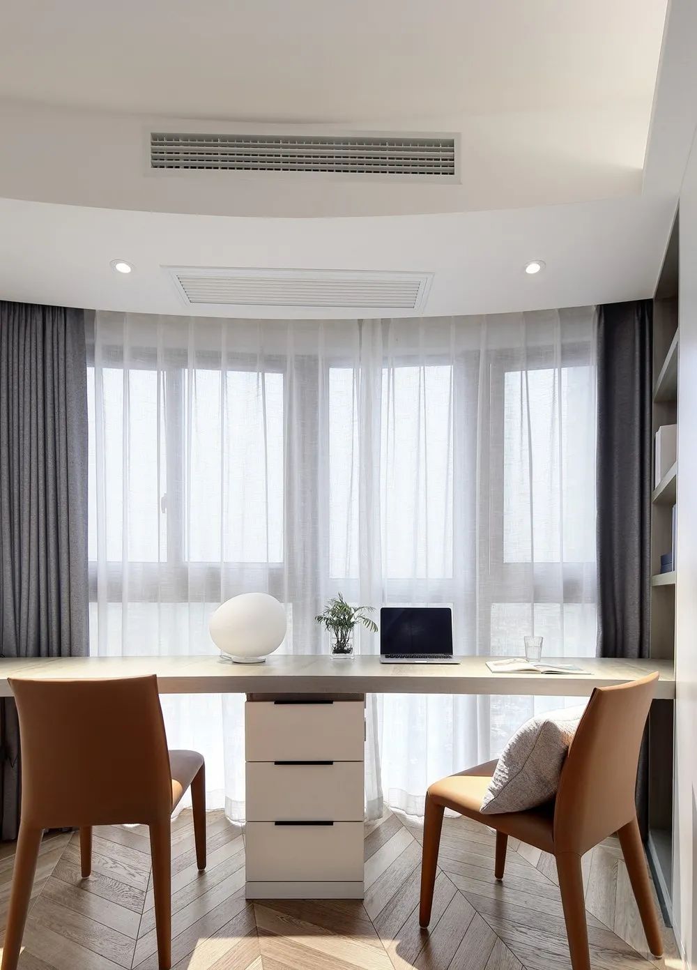 90m2大白墙+水泥灰:这个一人居的留白小家,氛围感拿捏了!