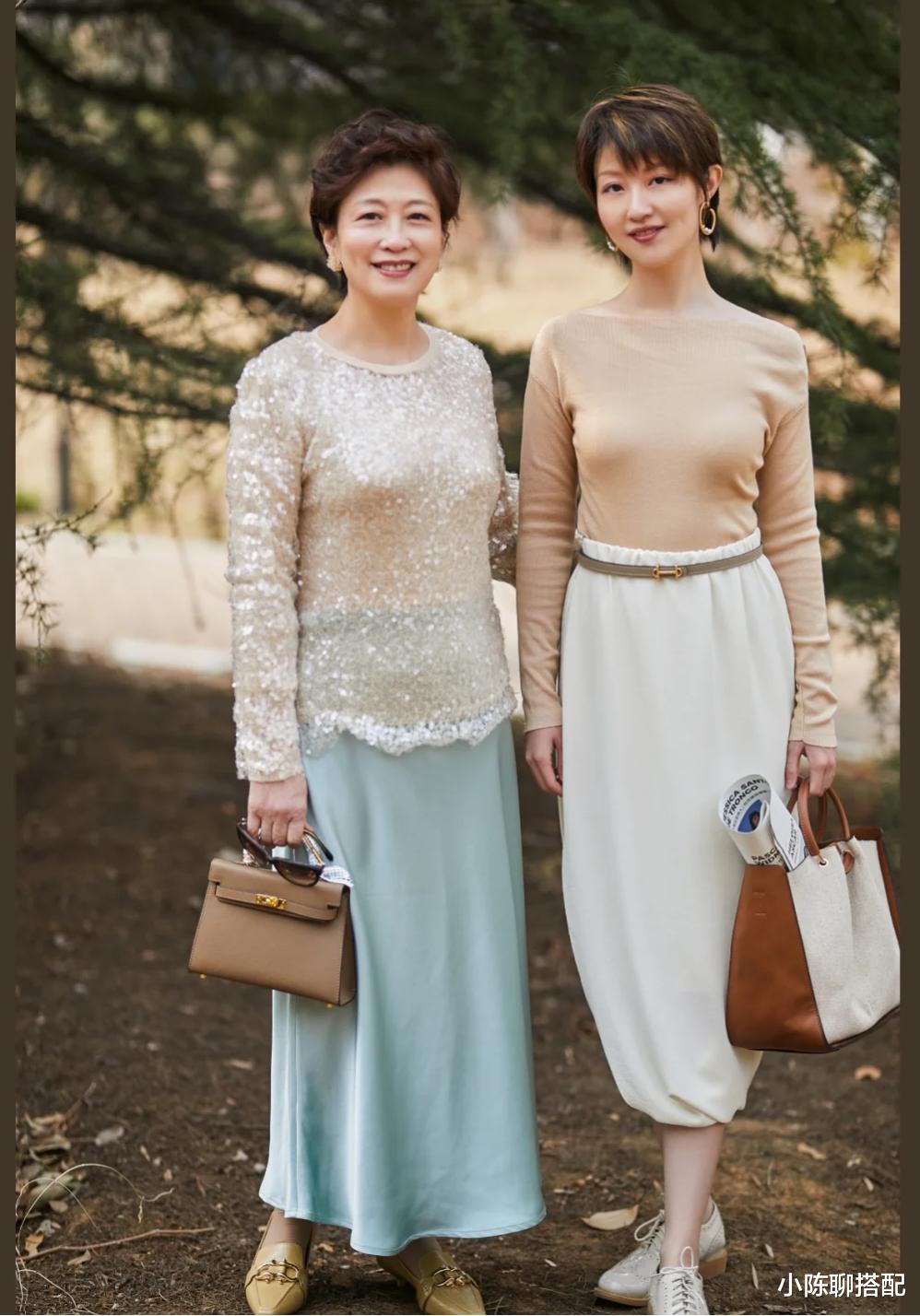 小陈聊搭配 60岁的微胖妈妈真会穿,她的3套搭配很时尚,减龄又显瘦