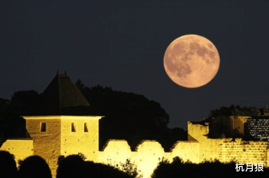 超级月亮 为什么只有超级月亮却没有超级太阳? 关键是圆和椭圆之间的区别
