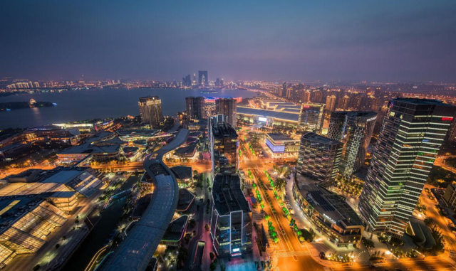 终究会牵手的旅行 我国一奇怪“新一线”，市区建设老破小，GDP排名全市最末