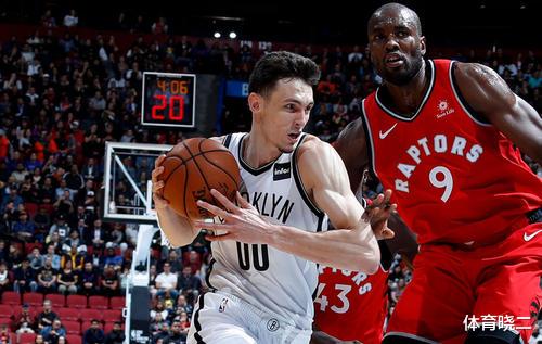 火箭队|火箭三连胜他最失意，2米05前锋遭塞拉斯放弃，斯通会放弃他吗