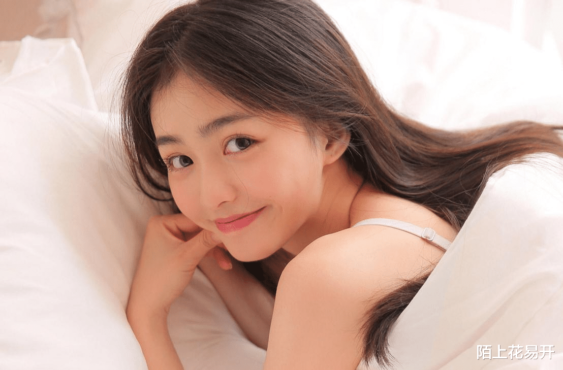 陌上花易开 28岁银行女职员：我只是和蓝颜知己出去旅游了5天，老公却要离婚
