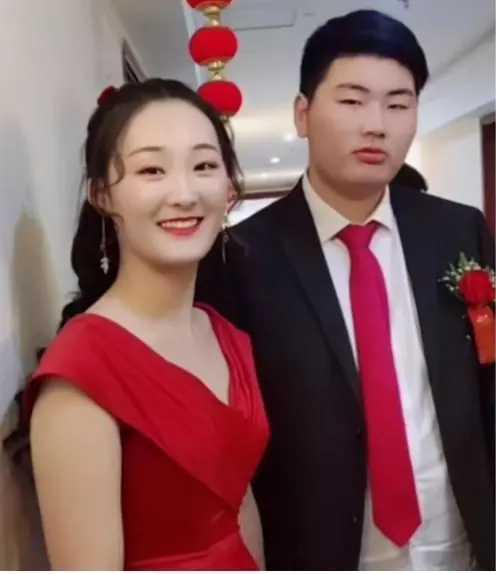 陈亚男|陈亚男怕被封号，放弃抵抗称2人没离婚? 网友：离开小伟你啥都不是