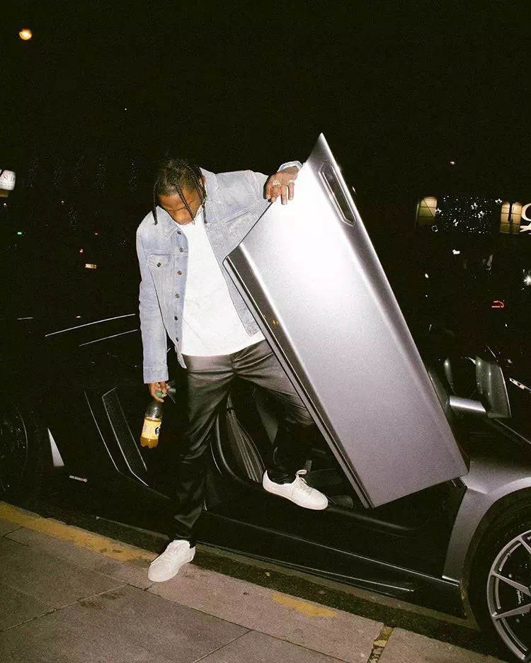 FLIGHTCLUB中文站|19岁流浪街头!如今LV、迪奥抢着合作!8双联名鞋破万!顶级名媛给他生孩子!