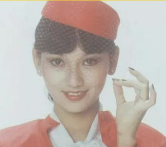 赵雅芝|赵雅芝放弃“装嫩”，恢复66岁该有的样貌，这次终于变回老奶奶