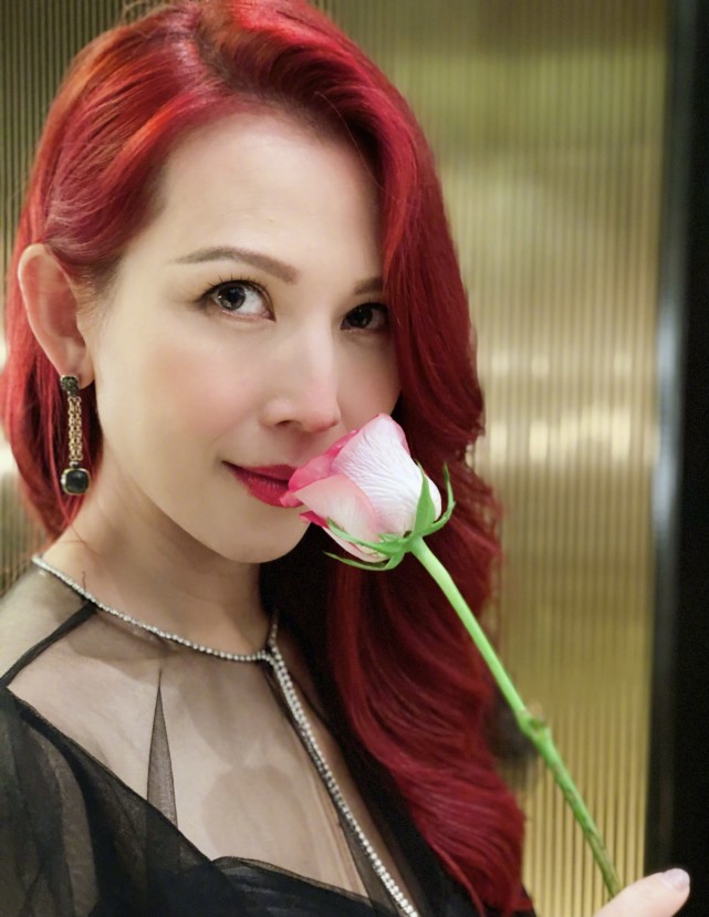 蔡少芬|蔡少芬洪欣姐妹聚会，蔡少芬三胎后更有女人味，洪欣娃娃脸不显老