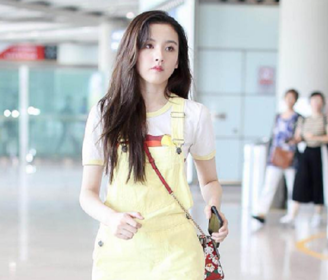 宋祖儿|有种“发育过猛”叫宋祖儿，性感礼服惊艳众人，真是女大十八变