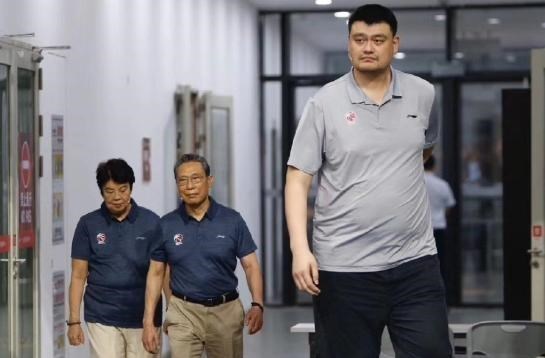 姚明|40岁姚明坦言：我宁愿矮10cm，换取易建联的一方面优势啊！