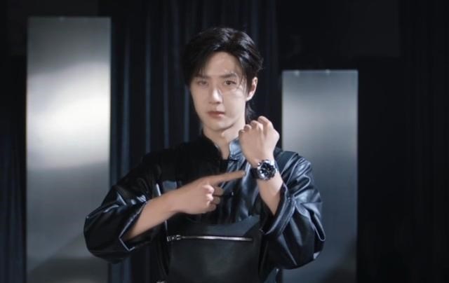 王一博|王一博突然官宣“新身份”，普普通通5字，却让粉丝嗑的一塌糊涂