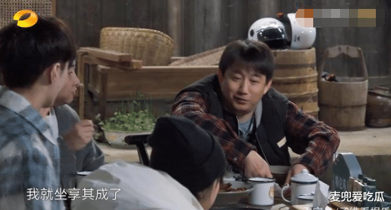 何炅|何炅真的老了？面部苍老显疲惫，头发稀少疑似秃顶，47岁至今单身？