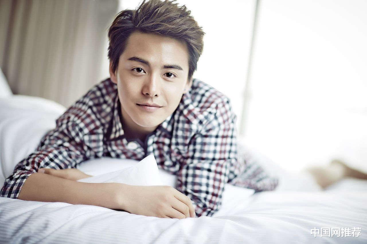 中國網(wǎng)推薦 馬天宇出入神秘用30名保鏢保護(hù)，但現(xiàn)場并無粉絲場面尷尬