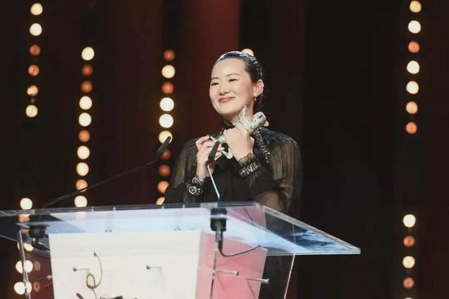 咏梅|咏梅：和陈道明交往7年，与栾树结婚29年，一直没生孩子