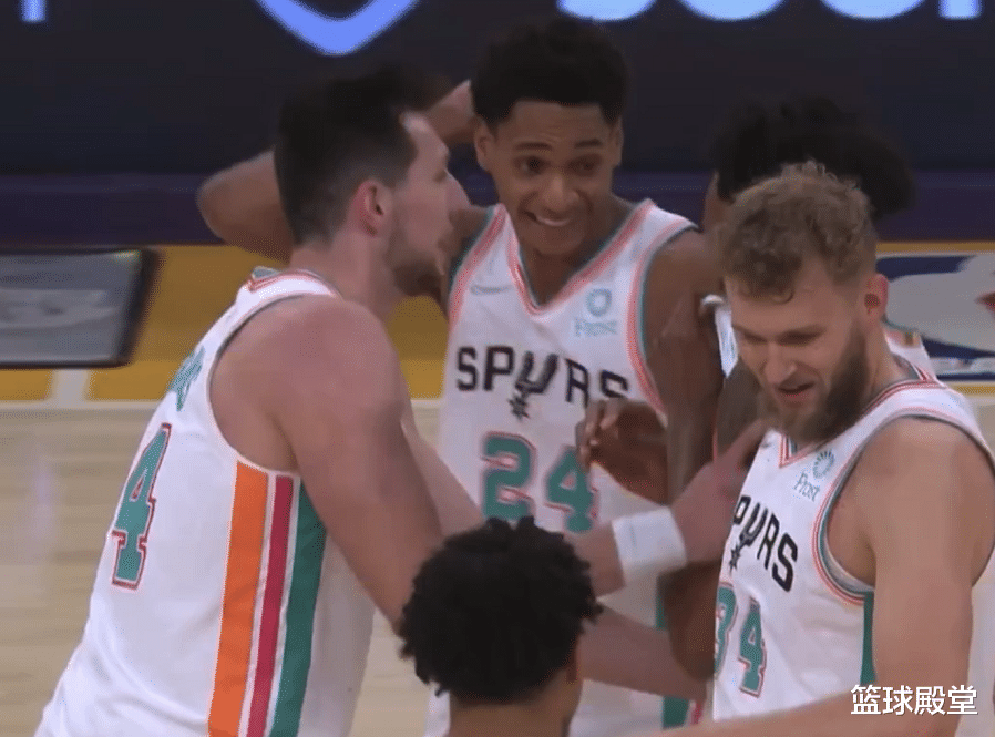 英格拉姆|馬刺大勝湖人！全隊興奮慶祝，詹威轉(zhuǎn)頭離場，塔克沮喪，隆霍自閉
