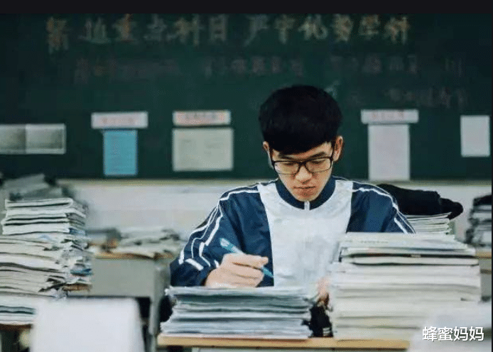蜂蜜妈妈|如何看待高中生补课？什么样的学生适合补课？家长最好注意