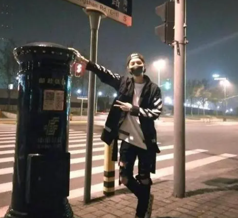 亮剑|微博评论过亿，如今烂片不断，一年只录一档综艺，鹿晗真的糊了？