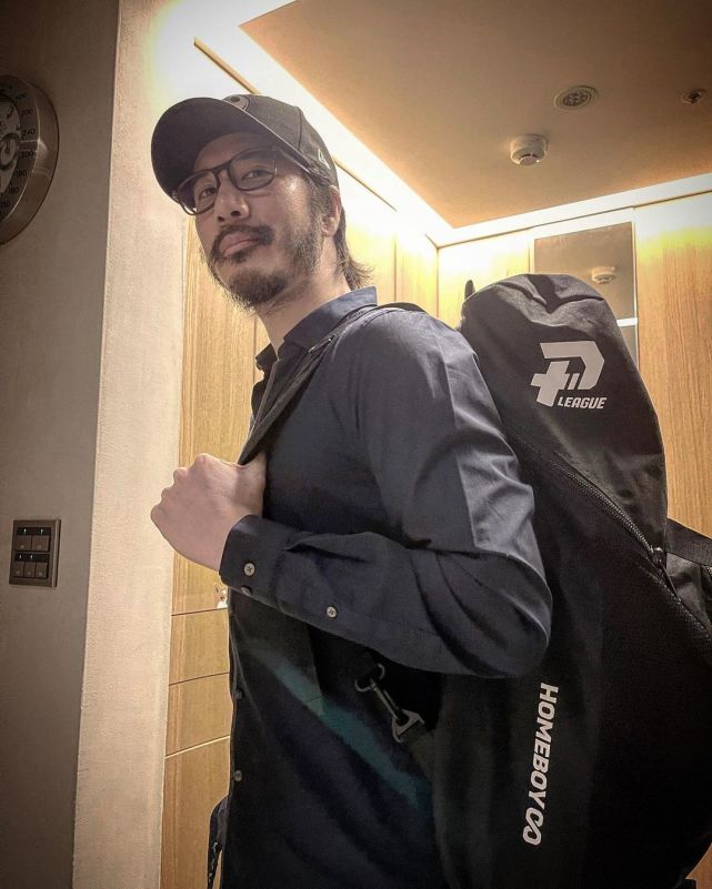 王力宏|王力宏近照曝光显沧桑,满脸胡须苍老十多岁,网友直呼认不出