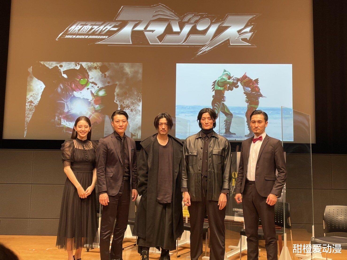 特摄|假面骑士：驱逐班再就业，直接凑齐三大特摄，仁叔化身不死鸟！