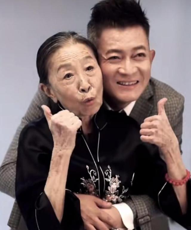 张少华|75岁张少华去世，凭借《我的丑娘》成名，与新凤霞恩怨引关注