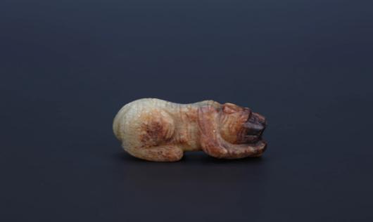 羊脂玉|马未都：珍藏有一件金代玉雕卧虎，青玉质圆雕而成，双目炯炯有神