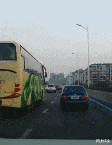 刘亦菲|“马总化腾的女儿又爆出近照，朋友们你们觉得漂亮吗？”