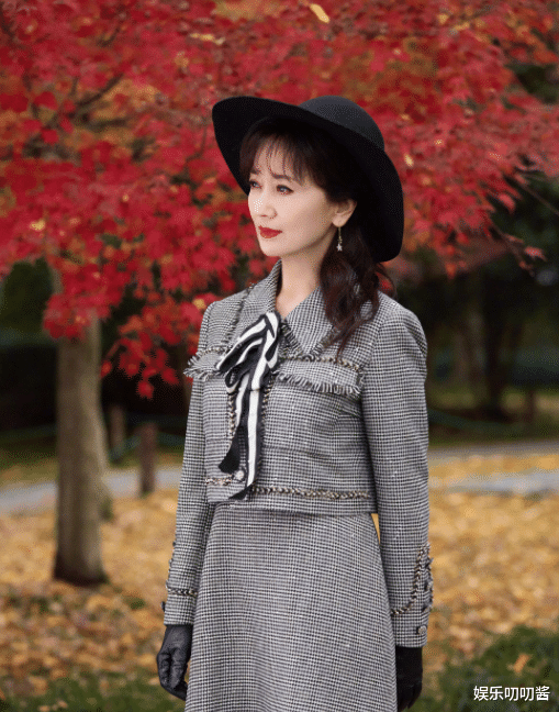 赵雅芝|68岁赵雅芝近照曝光，双眼含泪像18岁，网友：程程从法国回来了