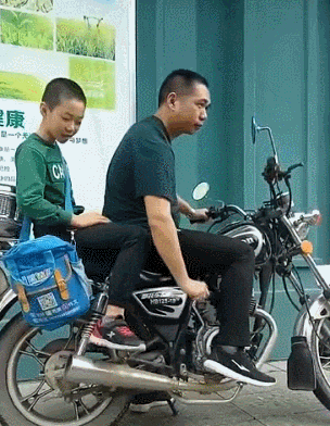 歪骆驼|“小姐姐衣服肯定用的新疆棉，质量太好了，挂树上也不会破”