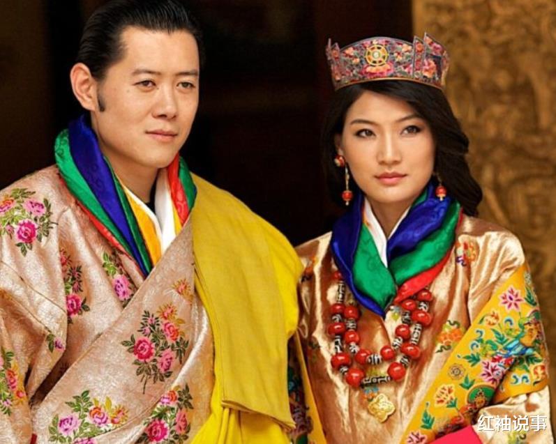 不丹王後霸氣現身，代替國王坐在C位，身穿金色禮服似“龍袍”-圖9