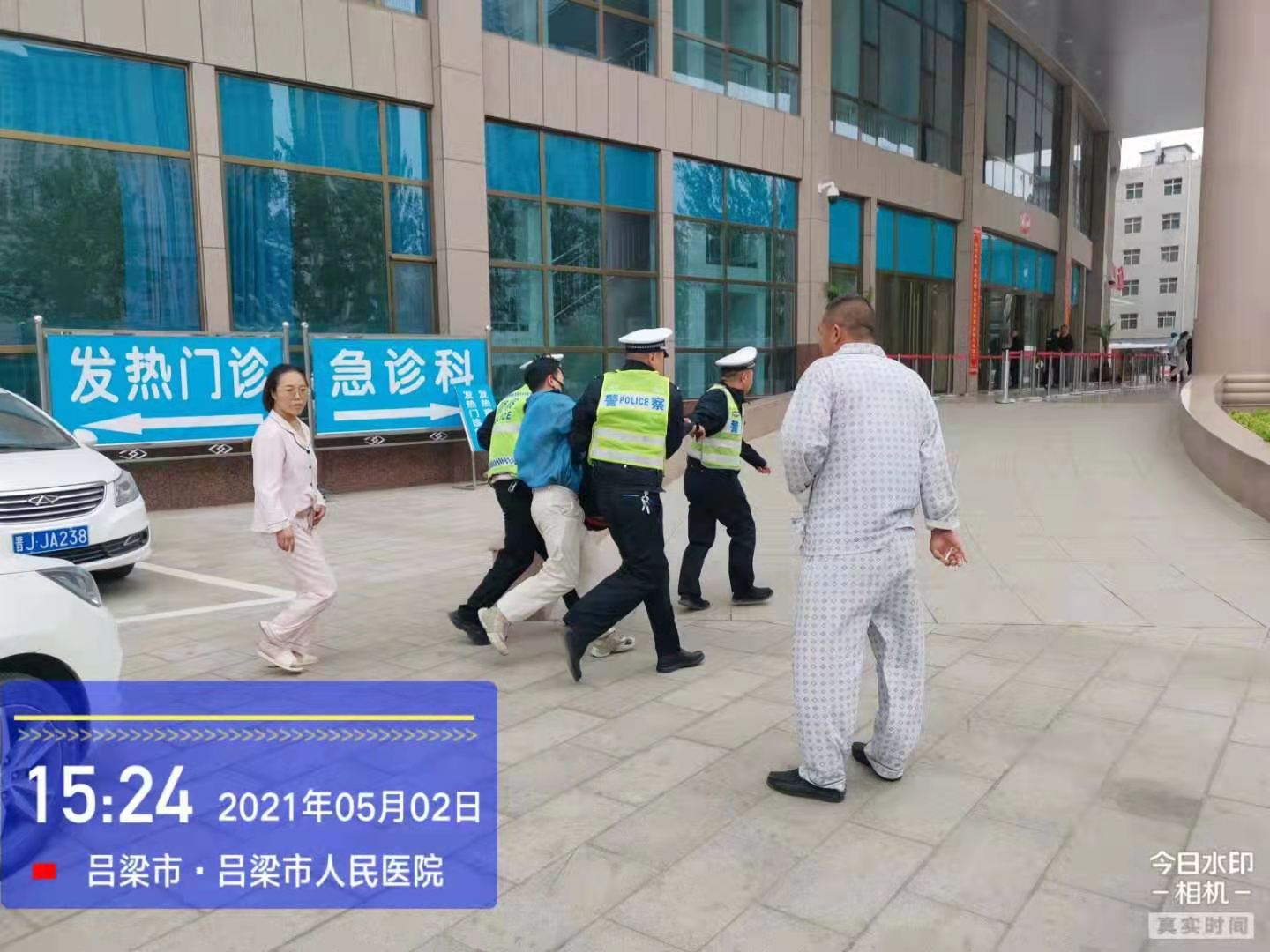 黄河新闻网吕梁频道 “我为群众办实事”吕梁交警争分夺秒护送病人到医院