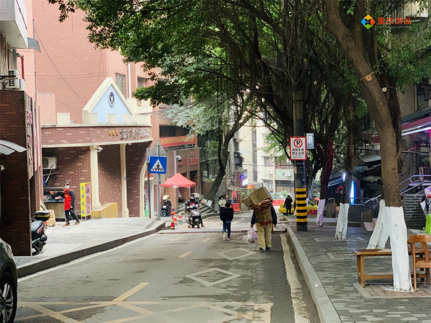 晚安|电影《晚安，重庆》全国上映，天台火锅令人向往，可惜没说方言