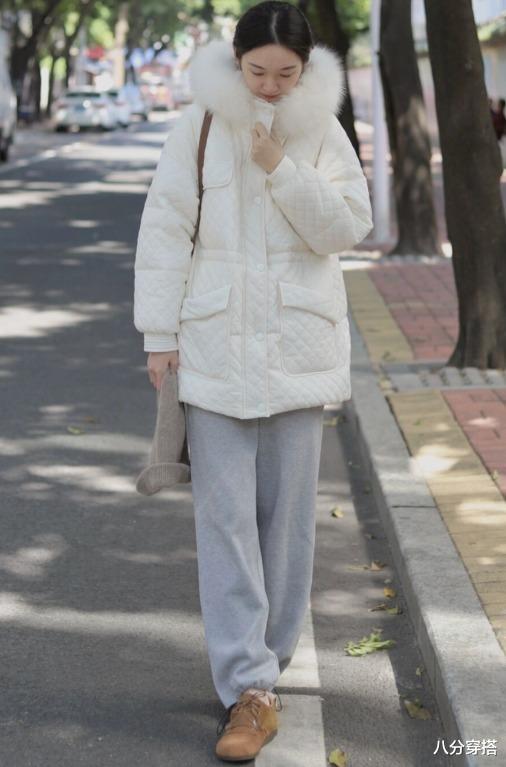 八分穿搭 阔腿裤out了！快来尝试今年流行的“运动裤”，休闲百搭还遮肉