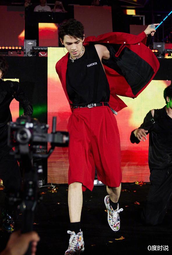 0度时说|姚琛现身电音节，红黑撞色活动照释出，“塌房”一个月后状态回归