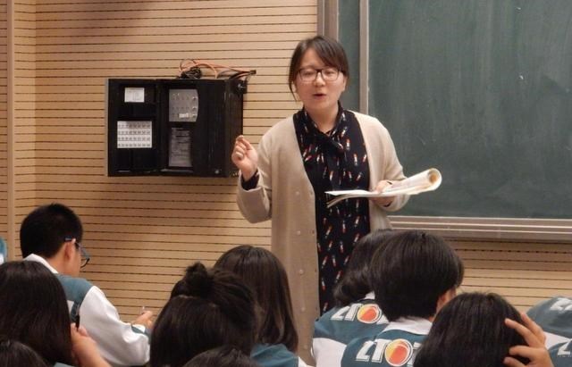 家中大小宝|四川一中学招聘的教师均来自清北,师范生干嘛去了?网友表示疑惑