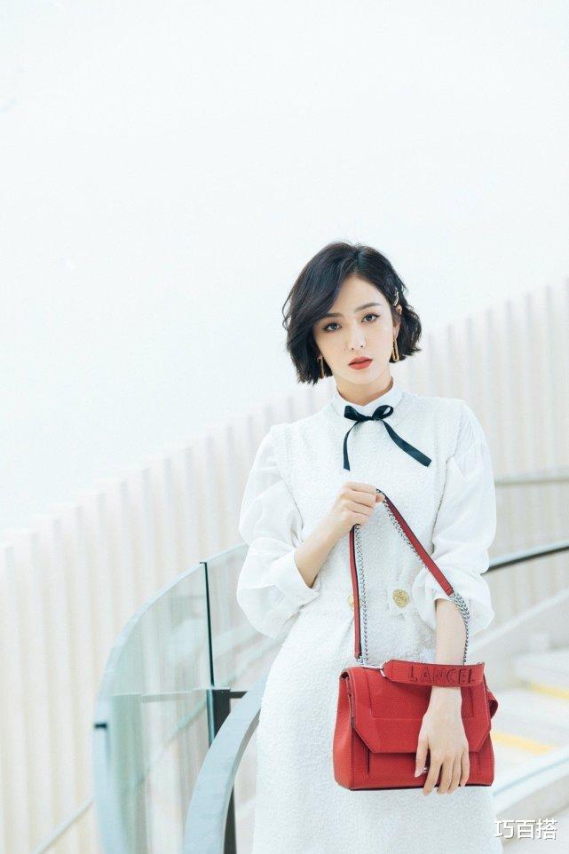 佟丽娅|佟丽娅近期两身搭配超亮眼！一身黑干练知性，一身白尽显名媛气质